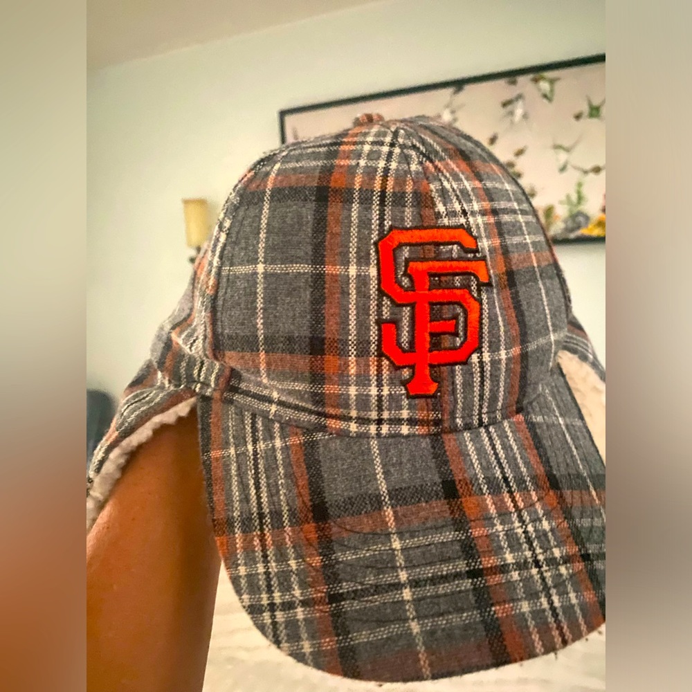 San Francisco Giants adjustable hat with ear warmers that snap under your chin